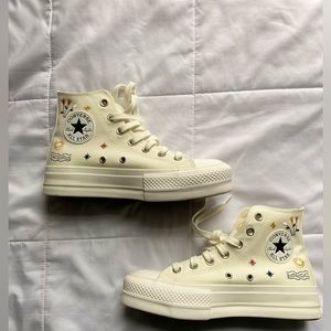 7.5 Women’s It’s Okay To Wonder Platform Converse - Egret (Warm White)